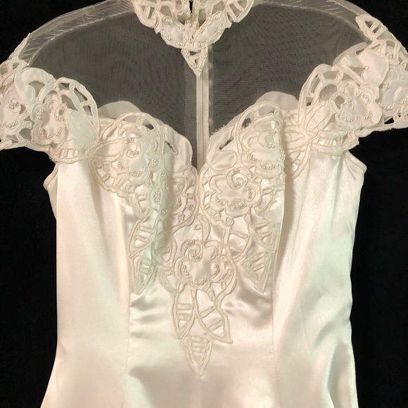 White wedding, prom or pageant gown - Picture 5 of 8